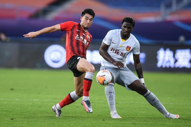 开云中国-追踪石柯N×24小时：生日夜挥别上海 回娘家谈新约